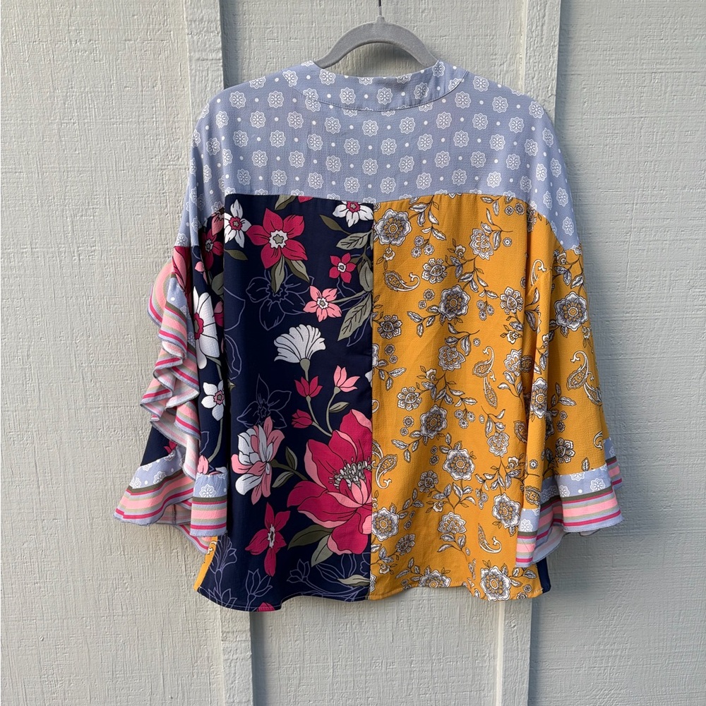Umgee Floral V-Neck Women's Blouse - Picture 3 of 8
